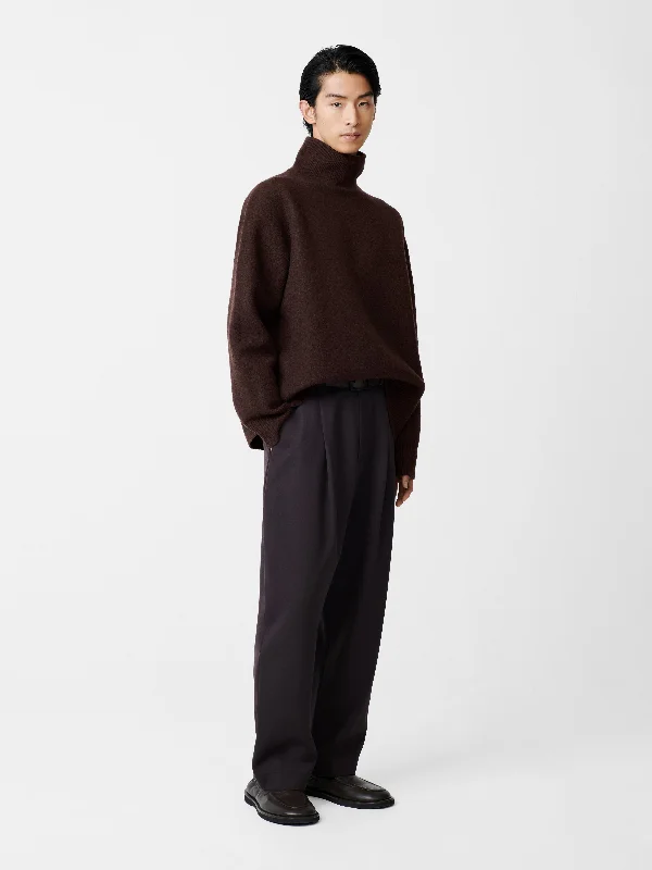 Tuck Pant in Espresso Brown